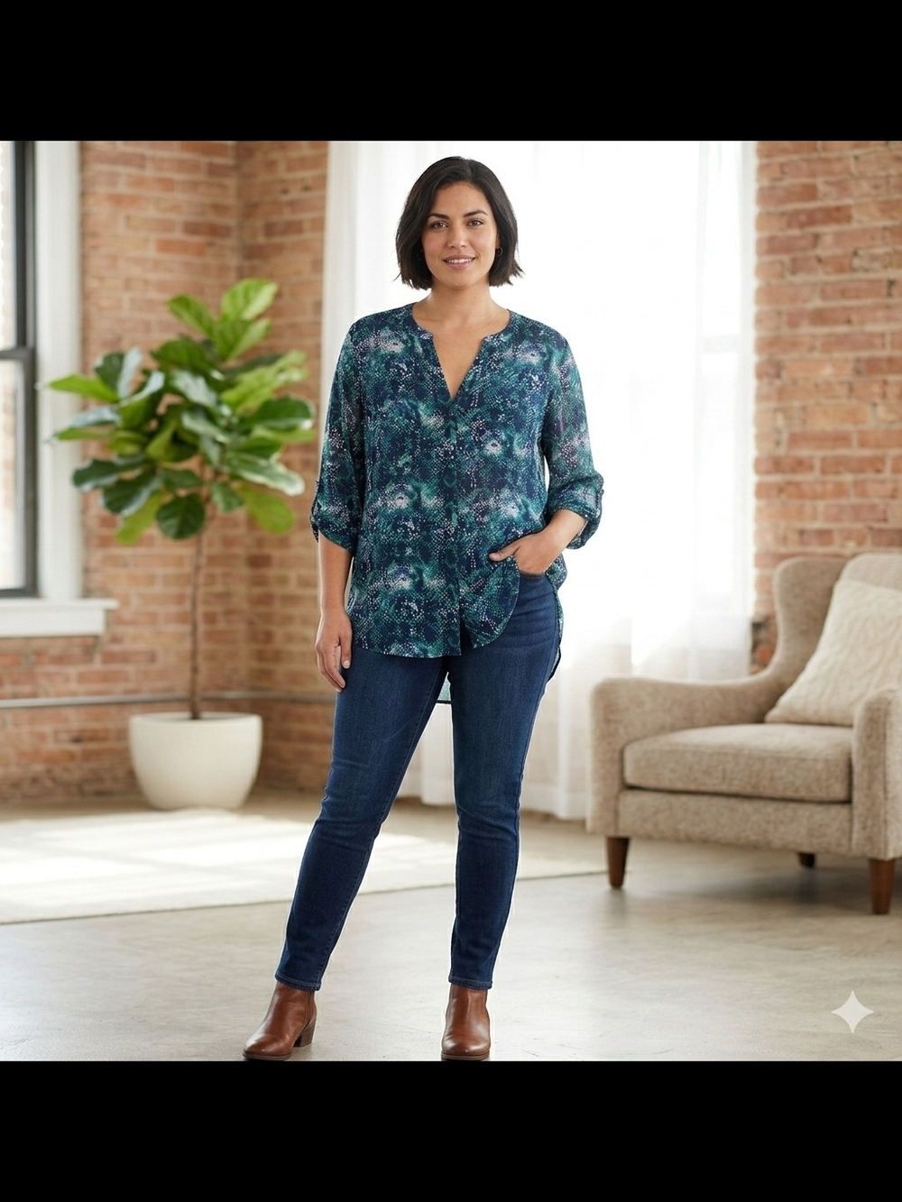​Covington Essentials Plus Size 2X Blue Green Snakeskin V-Neck Blouse Roll Tab